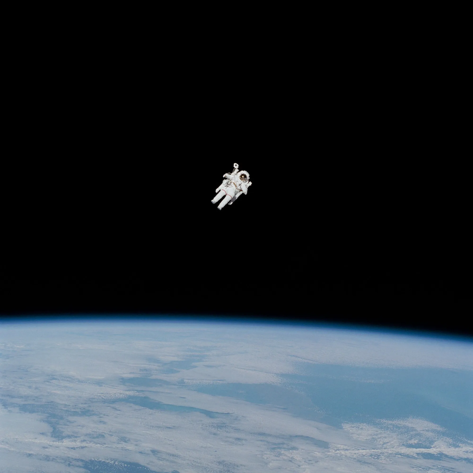 Imagem de um(a) astronauta no espaço. Imagem da NASA no Unsplash.
